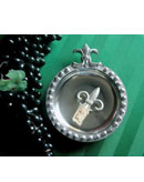 Fleur de Lis Wine Coaster with Fleur Wine Stopper