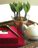 7 Leaf Pens in Metal Container