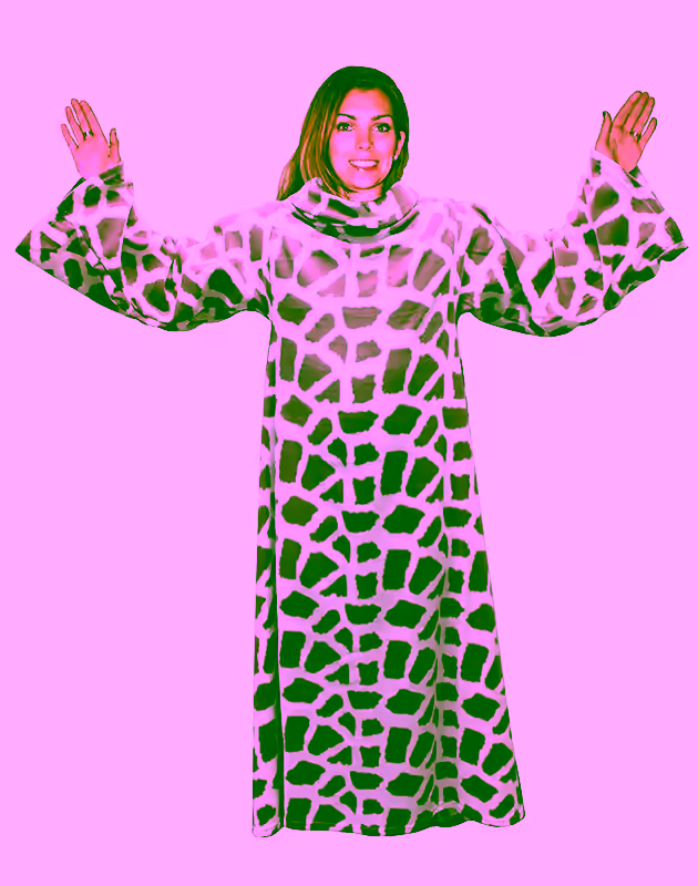 Soft Fleece Blanket With Sleeves - Giraffe